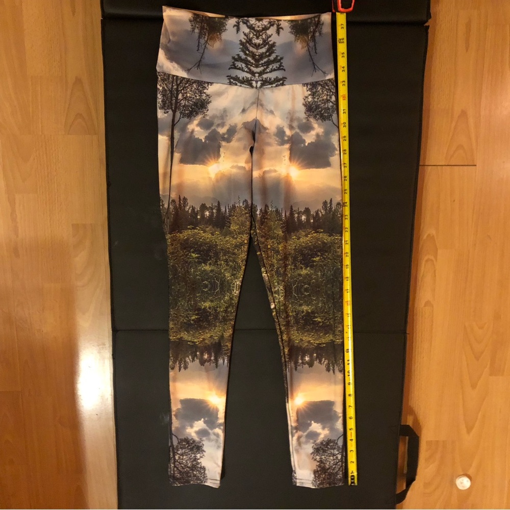 Sunrise graphic high waisted leggings NWOT size S